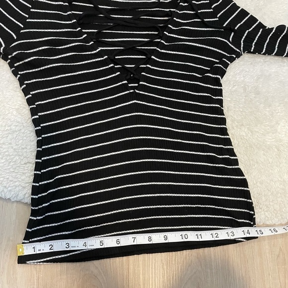 𝅺Urban Outfitters Lace Up Top - Picture 10 of 12